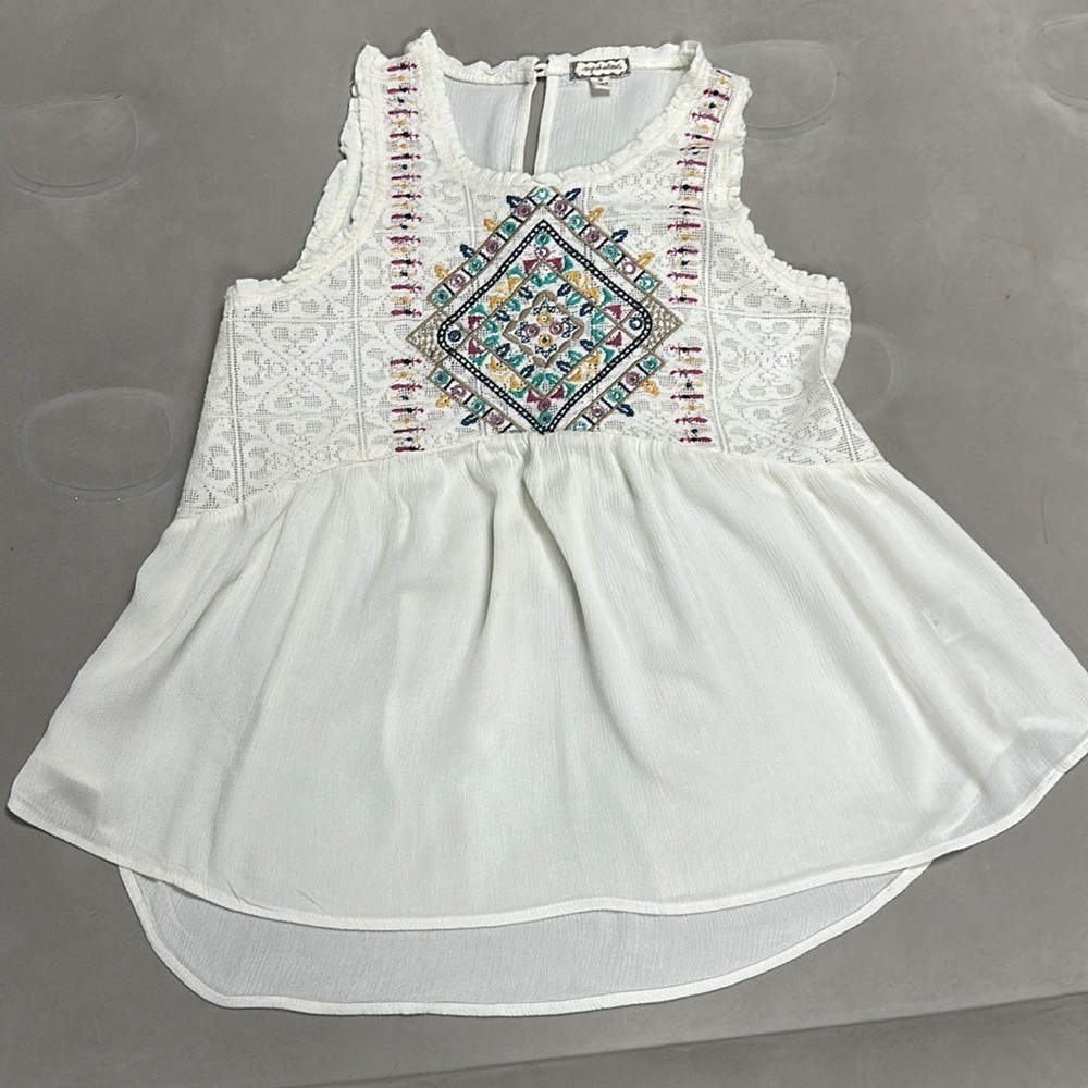 Eyeshadow Sequin Machine embroidered sleeveless top/ blouse Cream, S, hi-low hem